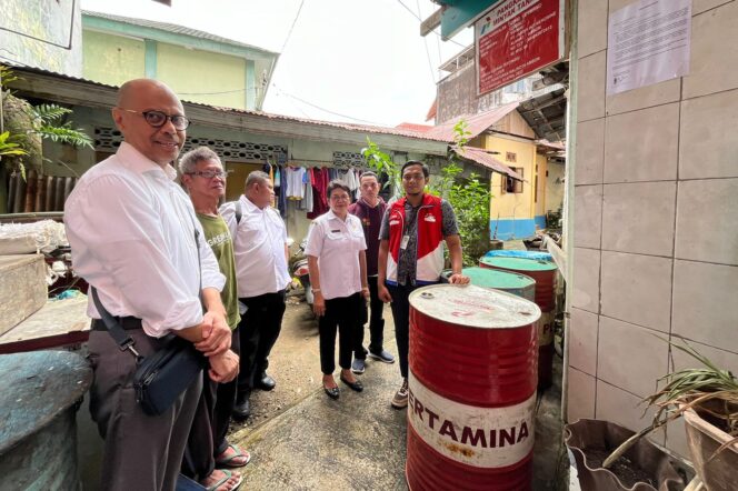 
					Pertamina Patra Niaga Regional Papua Maluku saat melakukan sidak lembaga penyalur minyak tanah di Ambom, Rabu 26 Juni 2024. (Pertamina)