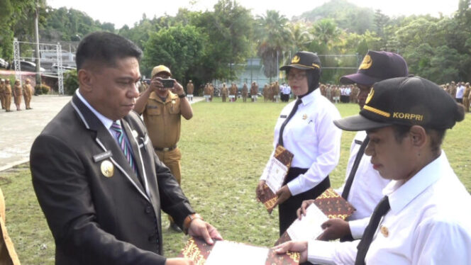 
					130 Guru PPPK Kota Jayapura Terima SK, BKPP: Tak Boleh Ada Diskriminasi