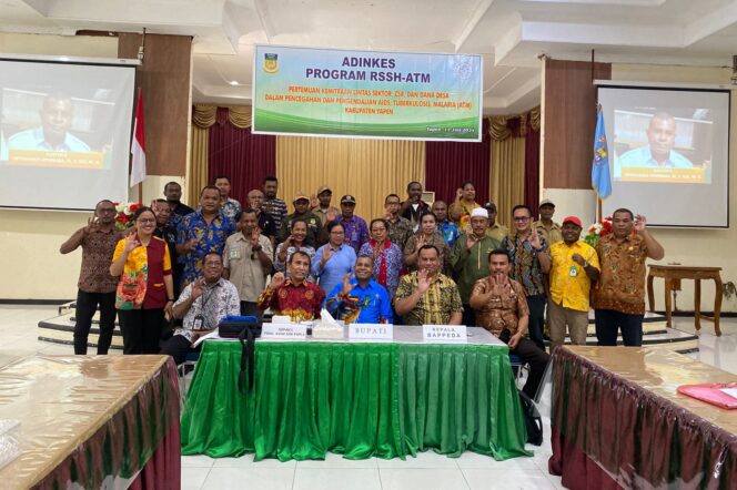 
					Adinkes Papua foto bersama usai  pertemuan pencegahan dan penanggulangan ATM di Kepulauan Yapen, Kamis 11 Juli 2024. (Humas Pemkab Yapen)