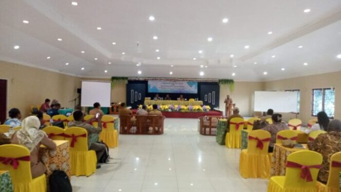 
					Pembukaan Workshop Analisis Situasi dan Pelatihan Penyusunan Renja di Hotel Maureen Serui, Kepulauan Yapen, Selasa 16 Juli 2024. (KabarPapua.co/Ainun Faathirjal)