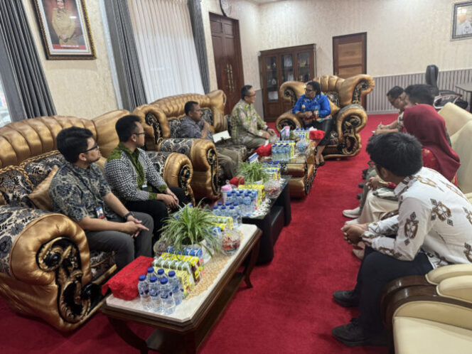 
					Pertemuan BI Kantor Wilayah Papua dan Pj Gubernur Papua Tengah salam upaya meekan aanga inflatie. Foto: BI Papua 