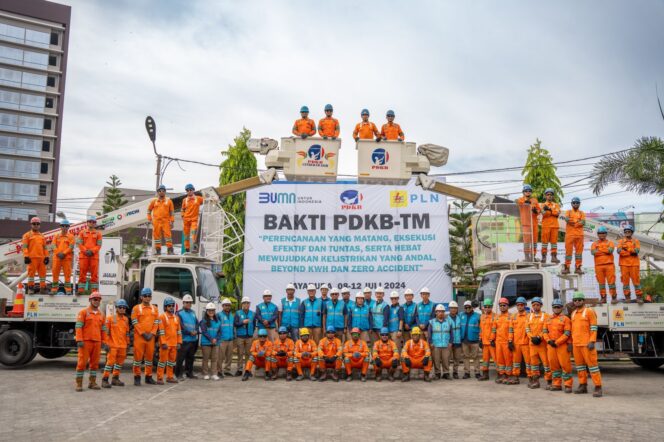 
					Pasukan elit milik PLN saat Bakti PDKB-TM di wilayah Jayapura, Papua. (Dok PLN) 