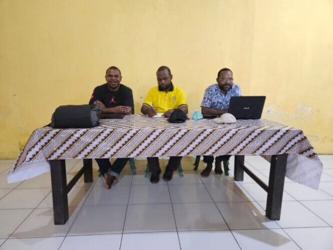 
					Rapat persiapan Rakernas ke IV DPP ICAKAP yang akan berlangsung di Kota Sorong, Papua Barat Daya. Rapat persiapan ini berlangsung di Aula Asrama Agustinus, Kota Sorong, Papua Barat Daya, Minggu 21 Juli 2024.m Foto: ICAKAP 