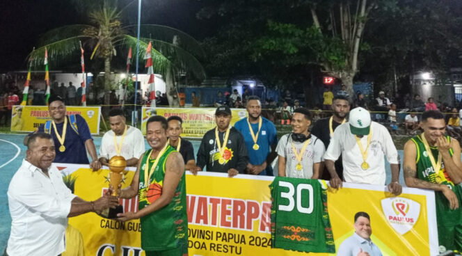 
					Turnamen basket by Paulus Waterpauw di Serui, Kabupaten Kepulauan Yapen. (KabarPapua.co/AGies Pranoto)