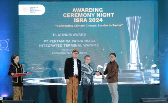 
					Pertamina Patra Niaga Regional Papua Maluku berhasil meraih penghargaan dalam ajang Indonesia Social Responsibility Award (ISRA) 2024 yang diselenggarakan pada Kamis 27 Juni 2024 di Solo, Jawa Tengah.  Foto: Pertamina Papua Maluku