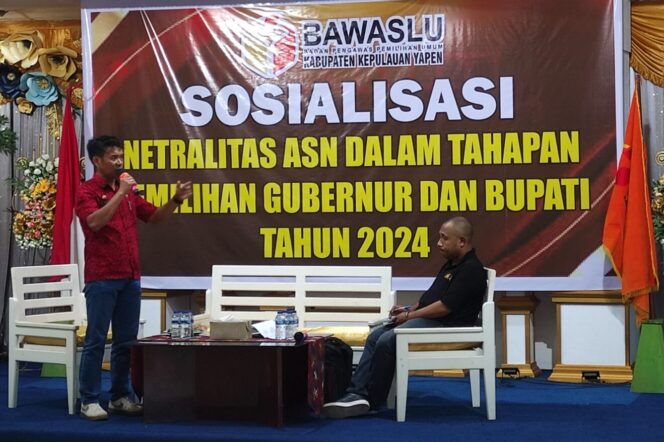 
					Kabid Pengembangan BKPSDM Pemda Kabupaten Kepulauan Yapen, Aser Pongokrete saat memberikan arahan netralitas ASN di Pilkada 2024. (KabarPapua.co/Ainun Faathirjal)