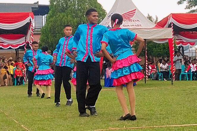 
					Lomba Yosim Pancar Alumni 94 SMP Negeri 1 Sentani Kolaborasi Polda Papua dan Polres Jayapura. (KabarPapua.co/Alan Youwe)