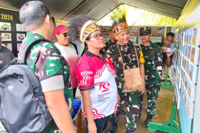 
					Penjabat Bupati Kepulauan Yapen, Suzana Wanggai meninjau pembangunan rumah program TMMD di Kampung Parea, Jumat 9 Agustus 2024. (KabarPapua.co/Ainun Faathirjal)