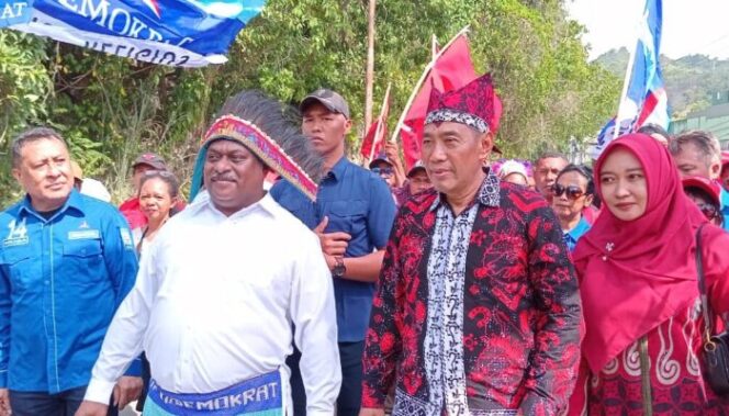 
					Paslon Wali Kota dan Wakil Wali Kota Jayapura, Boy Markus Dawir-Dipo Wibowo saat mendaftar ke KPU, Kamis 29 Agustus 2024. (KabarPapua.co/Natalya Yoku)