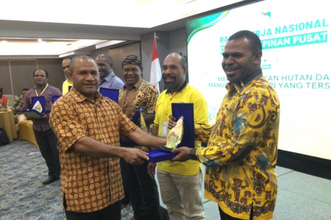 
					Penyerahan rekomendasi Rakernas ICAKAP di Kota Sorong, Papua Barat Daya. (Ist)