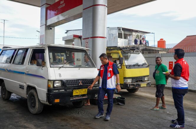 
					Pertamina Patra Niaga Regional Papua Maluku memblokir  nomor polisi kendaraan yang terindikasi menyalahgunakan BBM Subsidi. (Pertamina)