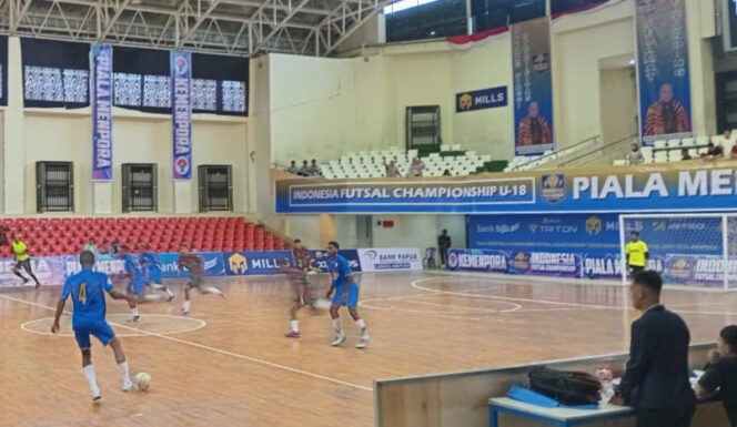 
					Futsal Piala Menpora yang digelar di Kota Jayapura. (KabarPapua.co/Natalya Yoku) 