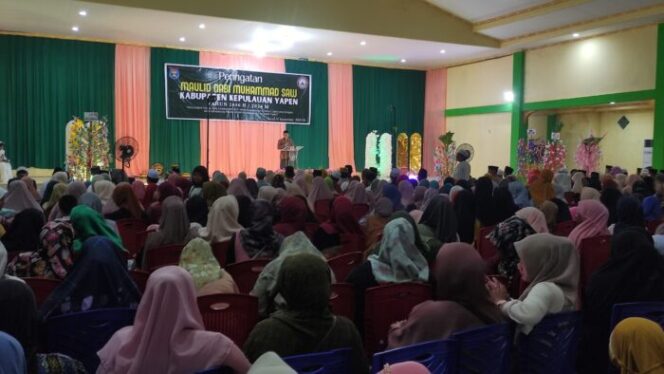 
					Suasana Maulid Nabi Muhammad SAW di Gedung Serbaguna Darussalam Serui, Kepulauan Yapen, Papua, Minggu 16 September 2024. (KabarPapua.co/Ainun Faathirjal)