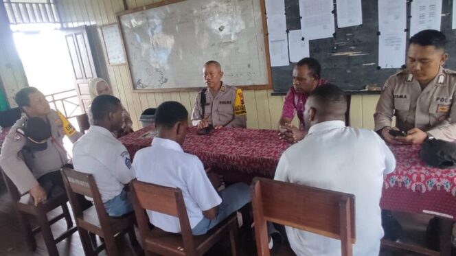 
					Penyuluhan bahaya miras bagi pelajar di Asmat. Foto: Polres Asmat.