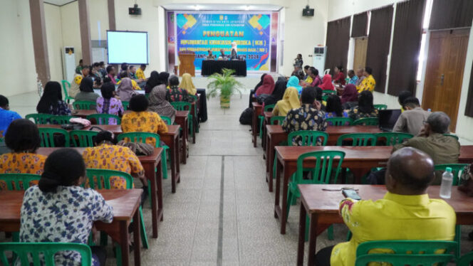 
					Suasana penguatan Implementasi Kurikulum Merdeka bagi Kepala Sekolah Jenjang SMA/SMK di Kota Jayapura. (KabarPapua.co/Natalya Yoku)