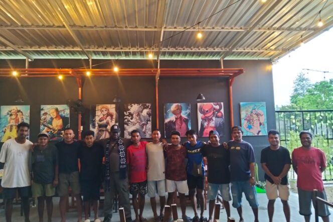 
					Solidaritas Pemuda NTT foto bersama usai menyatakan sikap dalam Pilkada Keerom 2024. (KabarPapua.co/Natalya Yoku)