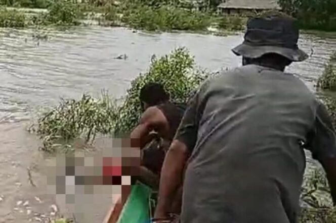 
					Valentino, bocah korban tenggelam di Dermaga Apung, Kabupaten Asmat ditemukan dalam kondisi meninggal dunia. (Foto; SAR Timika)