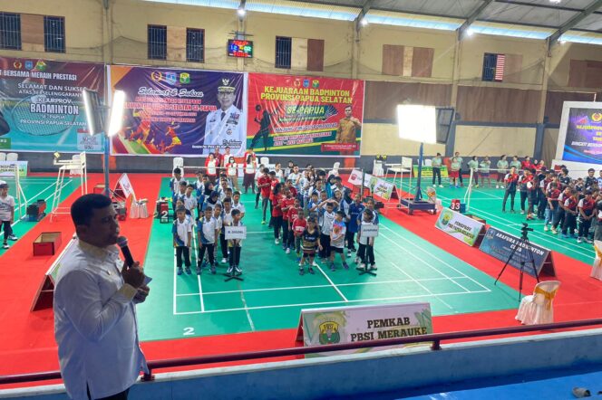 
					Pembukaan Kejurprov Badminton se-Papua di Provinsi Papua Selatan. (KabarPapua.co/Abdel Syah) 