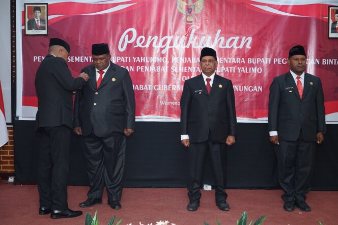 
					Pj Gubernur Papua Pegunungan  Velix Vernando Wanggai mengukuhkan  3 Pjs Bupati, Kamis 26 September 2024. (KabarPapua.co/Stefanus Tarsi)