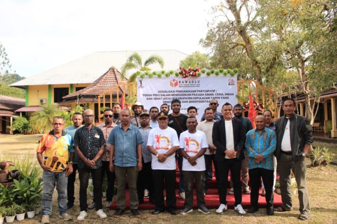 
					Foto bersama usai diskusi bareng Bawaslu Kepulauan Yapen dan Media, Kamis 26 September 2024. (KabarPapua.co/Ainun Faathirjal)