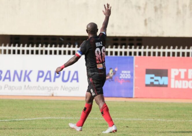 
					Boaz Solossa semasa membela Persipura Jayapura. Foto: ist