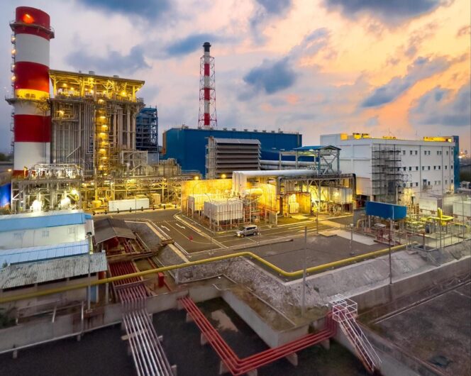 
					Tampilan Pembangkit Listrik Tenaga Gas dan Uap (PLTGU) Tambak Lorok Blok 3 yang berkapasitas 779 Megawatt (MW) di Semarang. Foto: PLN