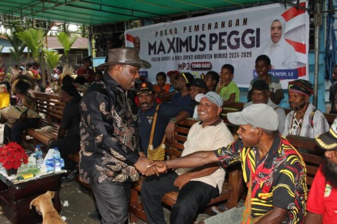 
					Kunjungan Maximus Tipagau ke Posko MP3 di SP 12 Timika. Foto: Tim Maximus. 