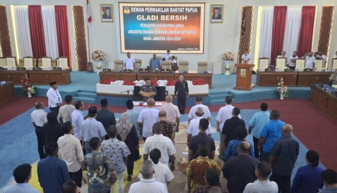 
					Gladi bersih pelantikan anggota DPR Papua terpilih 2024. (KabarPapua.co/Imelda)