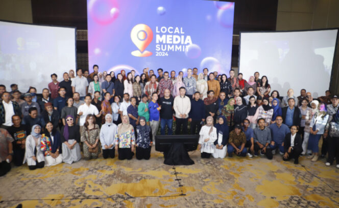 
					Saat foto bersama para peserta Local Media Summit (LMS) 2024 dari puluhan media dari seluruh nusantara Indonesia. (Foto Dok: suara.com) 