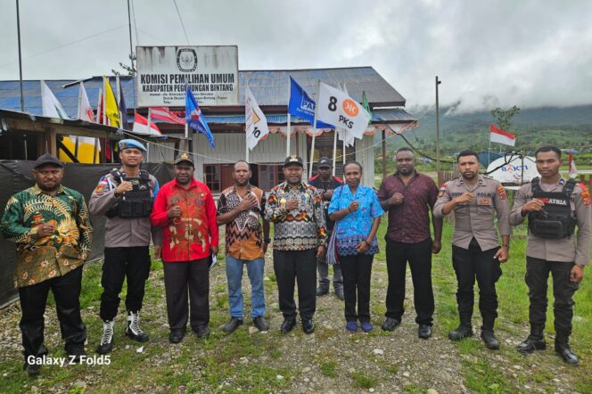 
					Pjs Bupati Pegubin, Yohanes Penius Lani saat kunker ke KPU, Kamis 3 Oktober 2024. (KabarPapua.co/Stefanus Tarsi)