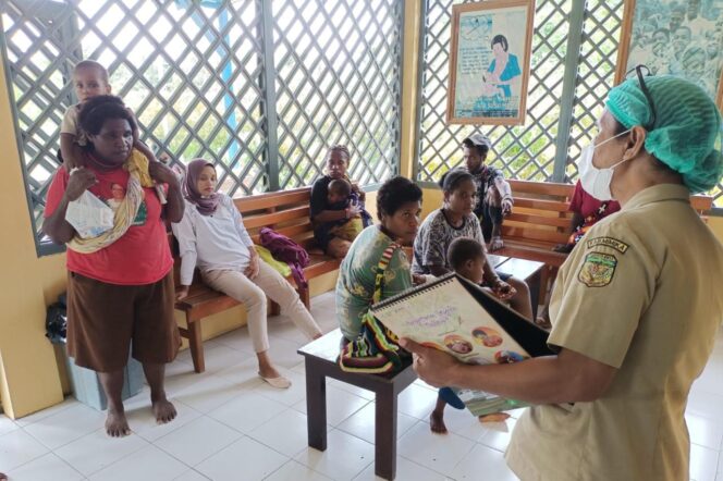 
					Suasana pelayanan kesehatan masyarakat di Klinik Pemda Utikini SP 12 dan Wangirja SP 9, Kabupaten Mimika. (Freeport)