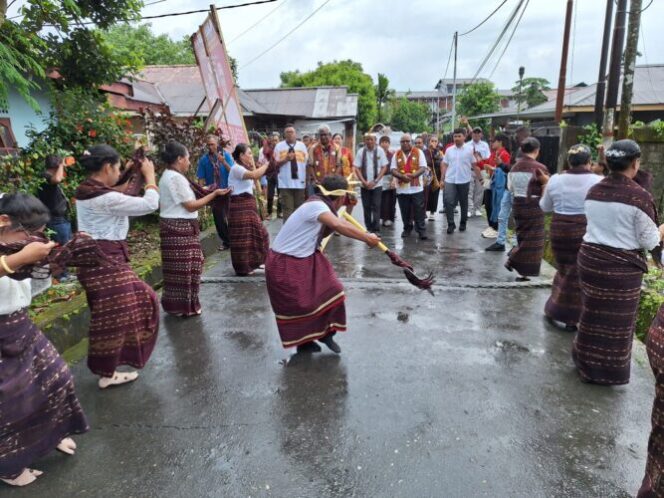 
					Dukungan katan Keluarga Lembata (IKL)-NTT Kabupaten Mimika untuk pasangan JOWL di Pilkada Mimika. Foto: Tim Media JOEL