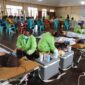 Suasana donor darah yang dinisiasi PGRI Asmat menyambut HUT ke-79. (KabarPapua.co/Abdel Syah)