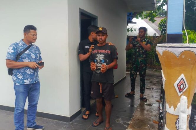 
					Penangkapan pemuda asal Kabupaten Biak Numfor karena membawa 290 gram ganja di Pelabuhan Laut Jayapura. (Ist)