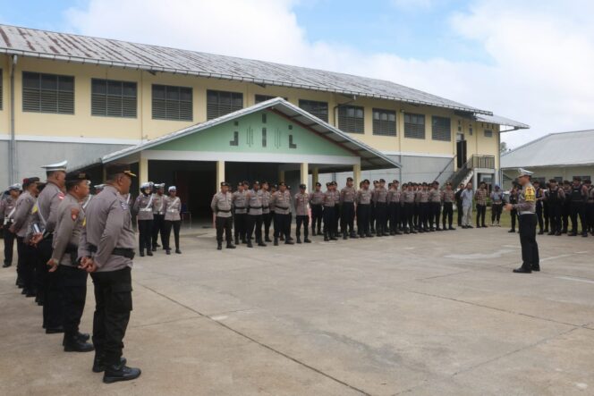 
					Suasana apel pasukan Operasi Mantap Praja (OMPC) II wilayah Papua Selatan di Merauke, Senin 28 Oktober 2024.  (Polda Papua)