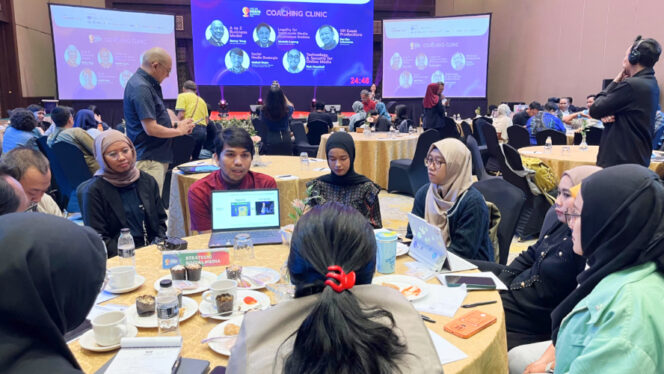 
					Suasana sesi coaching clinic Lokal Media Summit (LMS) 2024 yang diampuh Merdeka Copper Gold, Maftuh Ihsan mengupas tuntas strategi sosial media (sosmed). (Dok IST)