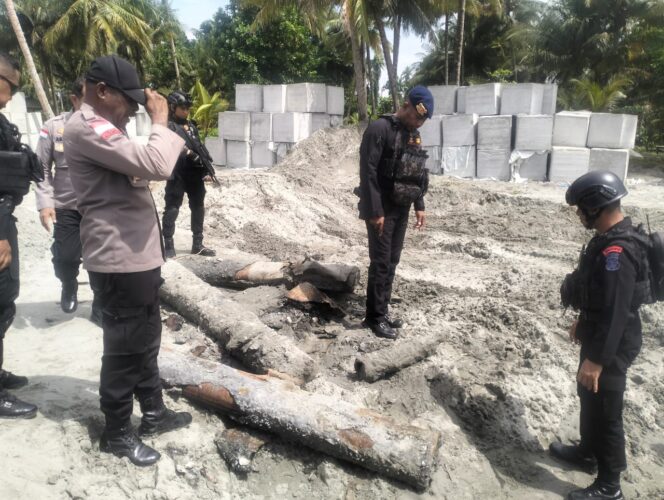 
					Penemuan 3 mortir di Pantai Holtekamp Jayapura. Foto:Polresta Kota Jayapura.