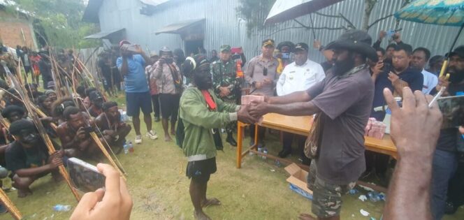 
					Pembayaran yang duka untuk korban pertikaian dua kelompok warga Nduga-Lanny jaya. Foto: ist  