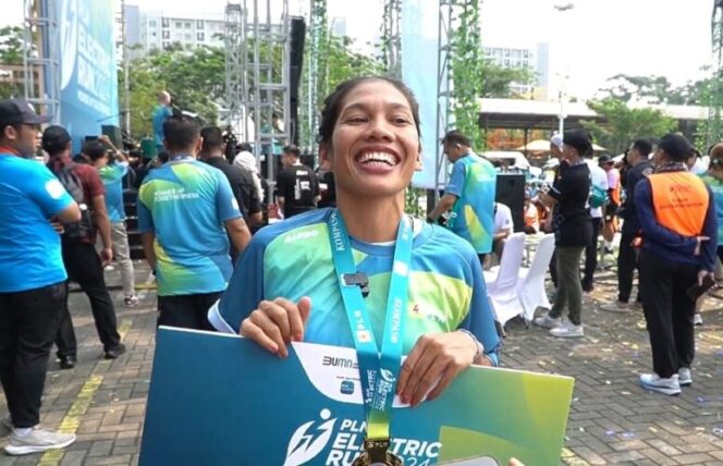 
					Apresiasi muncul salah satunya dari Odekta Elvina Naibaho yang kembali menjadi Juara 1 kategori jarak 21K (half marathon) wanita dalam PLN Electric Run 2024. Menurutnya, event race yang digelar PLN ini sangat terstruktur dan memiliki fasilitas lengkap yang mendukung para pelari.  Foto: PLN