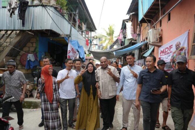 
					Pasangan Mari-Yo saat tatap muka dengan masyarakat padat penduduk di Kota Jayapura. Foto: Tim Mari-Yo.