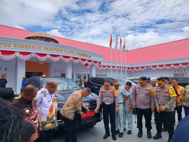 
					Peluncuran plat nommer kendaraan bermiotor di Provins Papua Pegunungan. Foto: Polda Papua