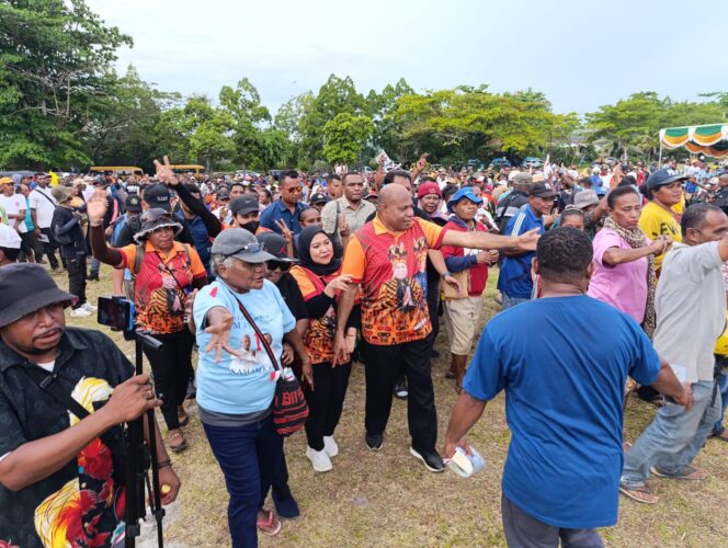 
					Pasangan Mari-Yo saat kampanya di Biak dan Supiori. Foto: Tim Mari-Yo