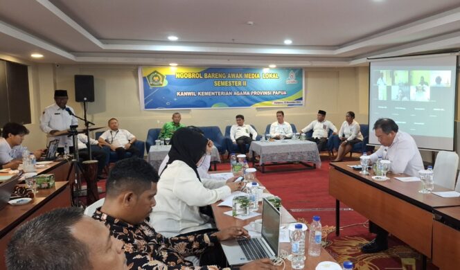 
					Pembukaan Ngobrol Bareng Awak Media di Jayapura  oleh Kankanwil Kemenag Papua, Pdt. Klemens Taran. (KabarPapua.co/Imelda)