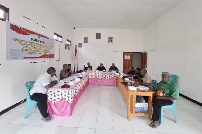 
					Pelaksanaan rapat koordinasi dan sosialisasi yang dipimpin Kepala Kesbanpol Kepulauan Yapen Sony A Woria. (KabarPapua.co/Ainun Faathirjal)