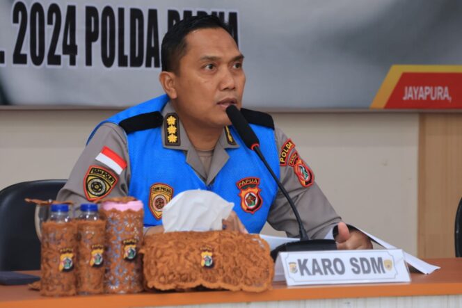 
					Karo SDM Polda Papua, Kombes Pol Sugandi. (Polda Papua)