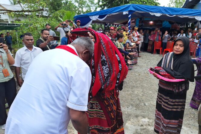 
					Keluarga Besar Kabupaten Alor, Nusa Tenggara Timur di Mimika saat menyambut Johannes Rettob - Emanuel Kemong (JOEL). (Ist)
