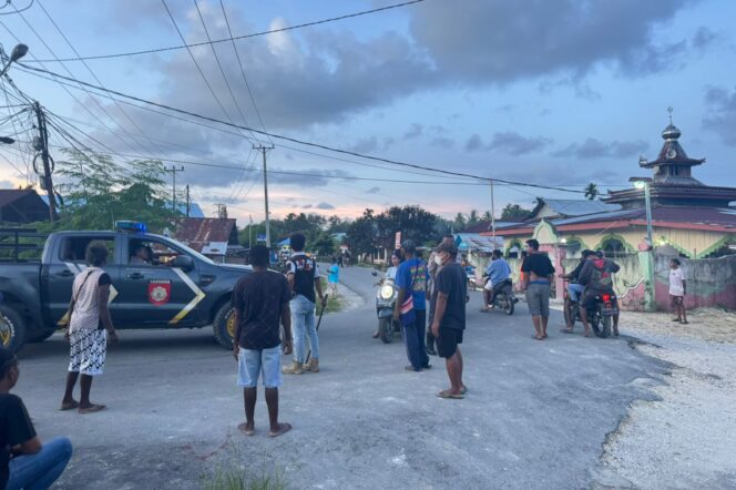 
					Tim PRC Polres Sarmi melakukan patroli dialogis untuk mencegah gangguan kamtibmas. (Polda Papua)