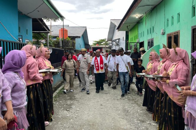 
					Calon Wakil Bupati Mimika, Emanuel Kemong disambut ratusan pendukung di Posko Pemenangan JOEL Family. (Ist)