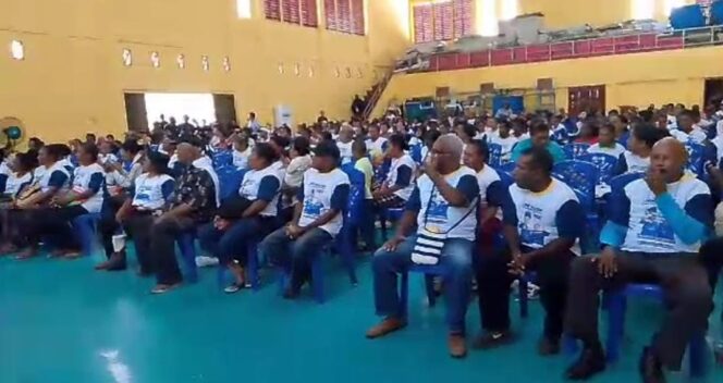 
					Suasana kampanye paslon JBR-Hadir di Gedung Latihan Olahraga kawasan Gurabesi, Distrik Jayapura Utara, Kota Jayapura, Selasa 19 November 2024. (KabarPapua.co/Natalya Yoku)