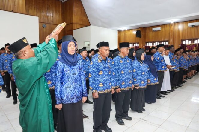 
					Pengambilan sumpah janji 253 PNS Papua Tengah. (Humas Pemprov Papua Tengah)